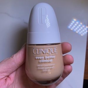Clinique Even Better Clinical SPF 25 Serum Foundation CN40 Cream Chamois
